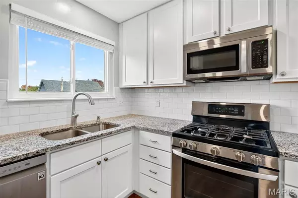 12035 Bobbett DR, Maryland Heights, MO 63043