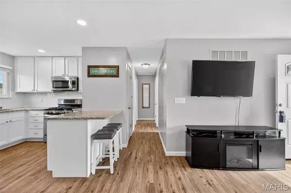 12035 Bobbett DR, Maryland Heights, MO 63043