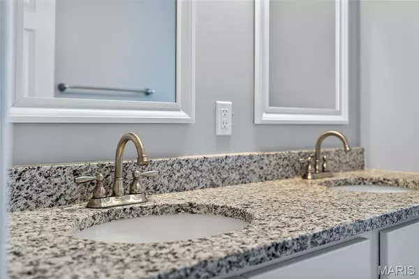 12035 Bobbett DR, Maryland Heights, MO 63043