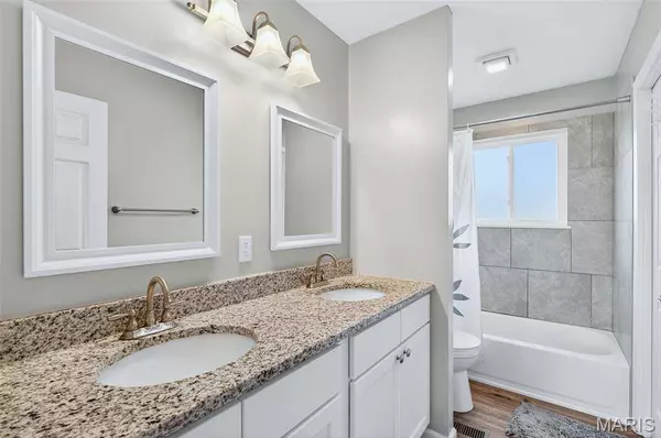 12035 Bobbett DR, Maryland Heights, MO 63043