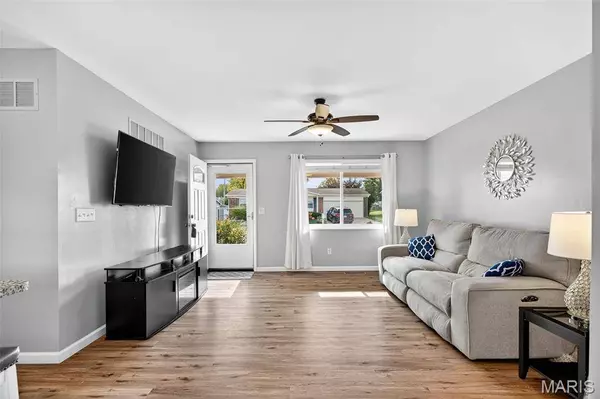 12035 Bobbett DR, Maryland Heights, MO 63043