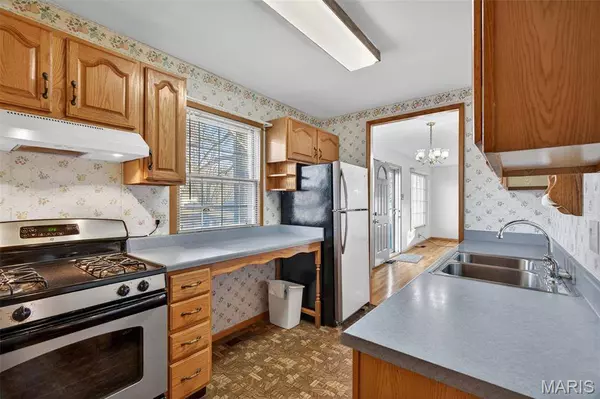 12131 McKelvey RD, Maryland Heights, MO 63043