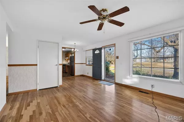 12131 McKelvey RD, Maryland Heights, MO 63043