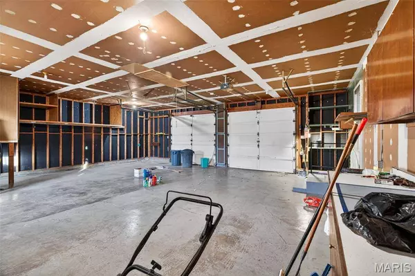 12131 McKelvey RD, Maryland Heights, MO 63043