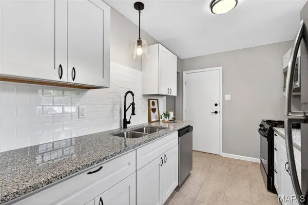 12131 McKelvey RD, Maryland Heights, MO 63043