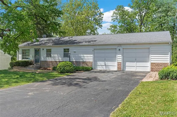 12131 McKelvey RD, Maryland Heights, MO 63043