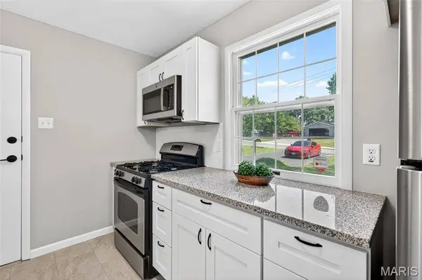 12131 McKelvey RD, Maryland Heights, MO 63043