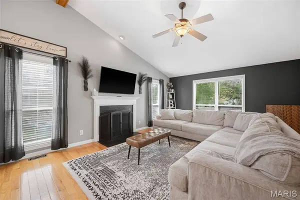 6 Queensboro DR, O'fallon, MO 63376