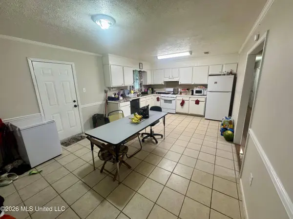 3927 Lost Lake Circle, Jackson, MS 39212