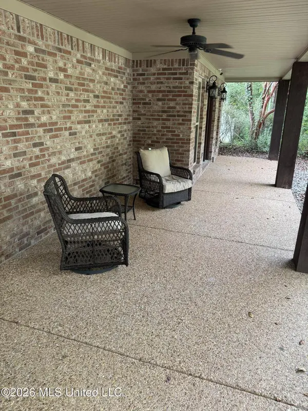 105 Walnut Circle, Vicksburg, MS 39180