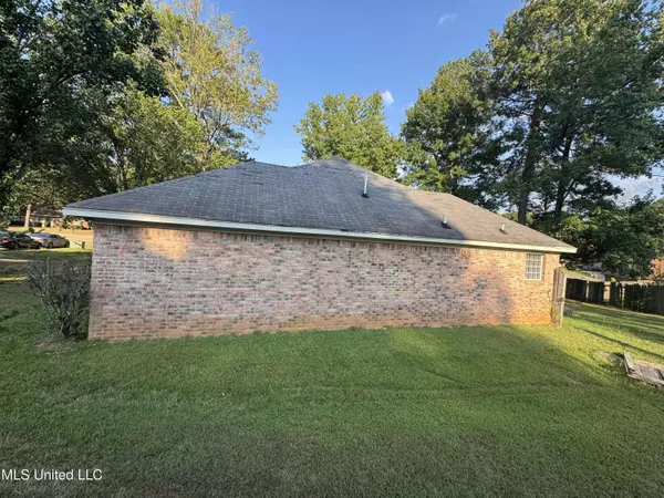 14 Fawn Grove, Jackson, MS 39212