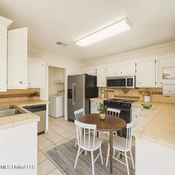 14 Fawn Grove, Jackson, MS 39212