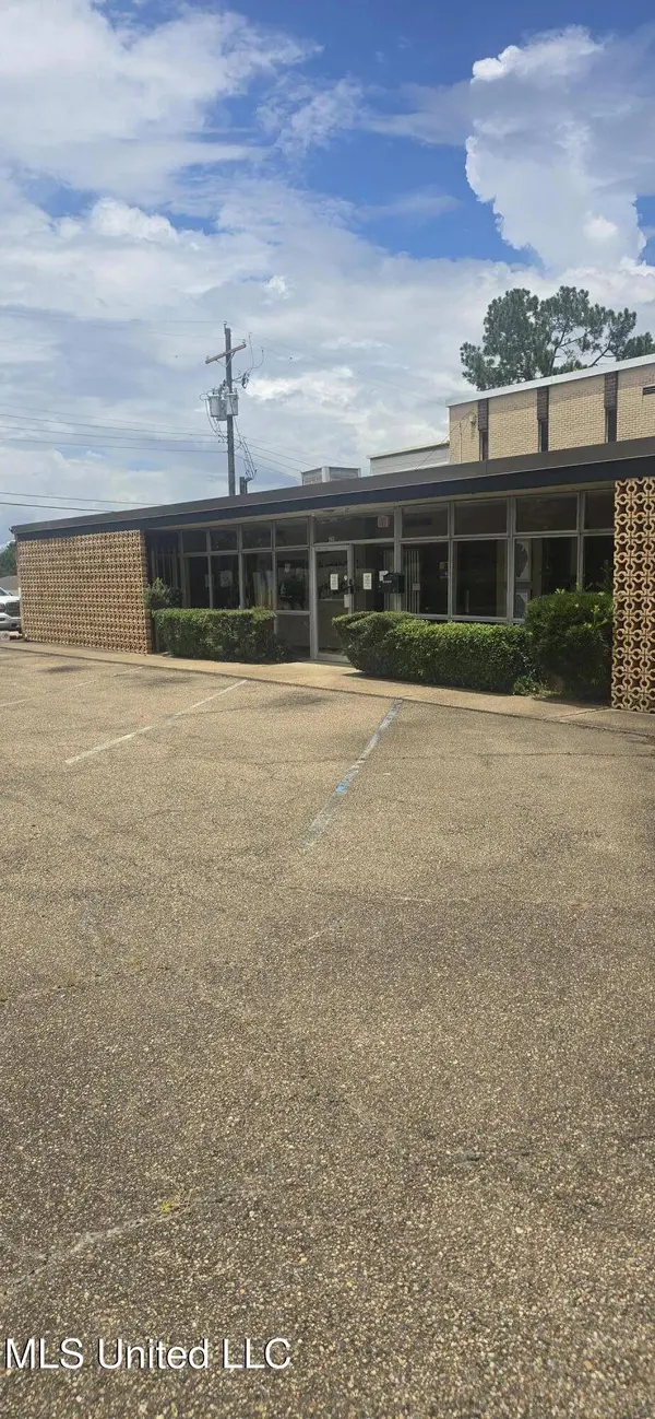 4515 Office Park Drive, Jackson, MS 39206