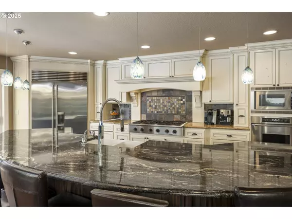 4906 NW HIGHPOINT DR, Camas, WA 98607