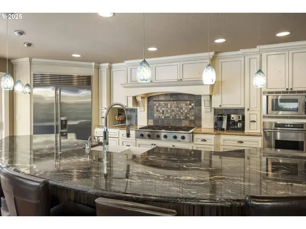 4906 NW HIGHPOINT DR, Camas, WA 98607