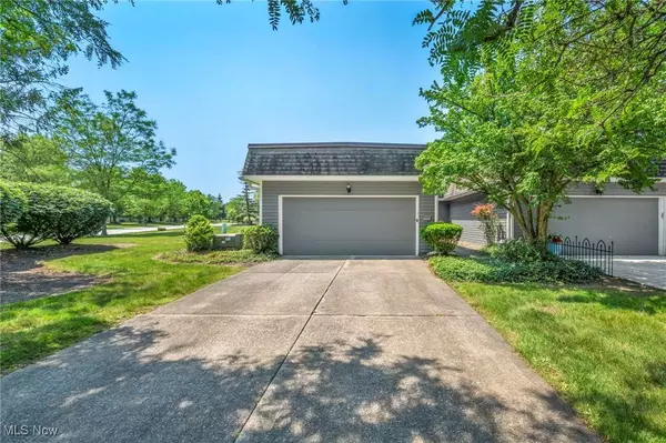 19221 Briarwood LN #6-1, Strongsville, OH 44149