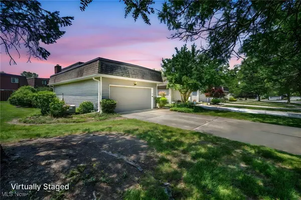 19221 Briarwood LN #6-1, Strongsville, OH 44149