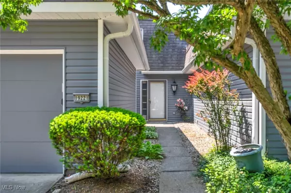 19221 Briarwood LN #6-1, Strongsville, OH 44149