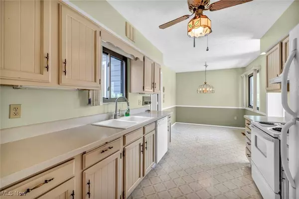 19221 Briarwood LN #6-1, Strongsville, OH 44149