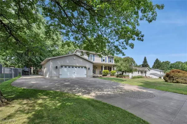 1376 Evelyn LN, Akron, OH 44306