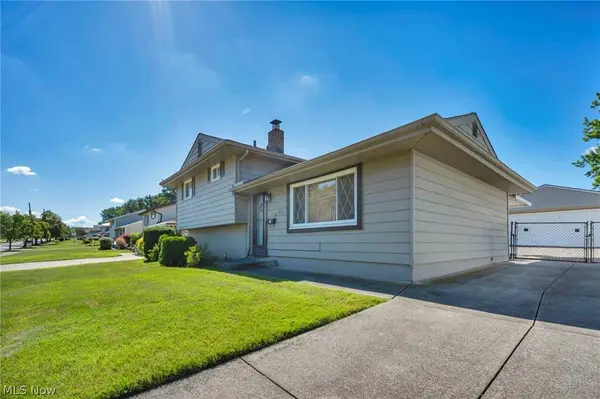 14121 Donald DR, Brook Park, OH 44142