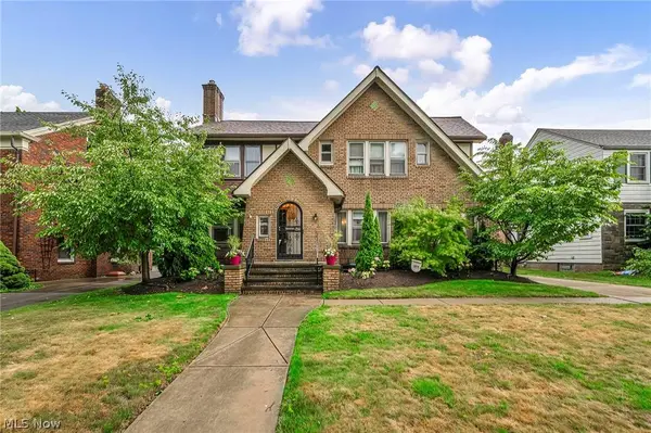 4589 S Hills DR, Cleveland, OH 44109