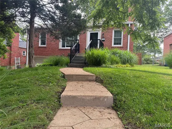 1518 Salem Hills DR, St Louis, MO 63119