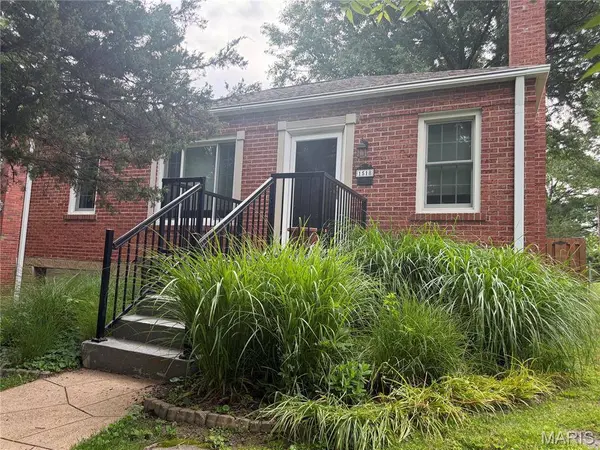 1518 Salem Hills DR, St Louis, MO 63119