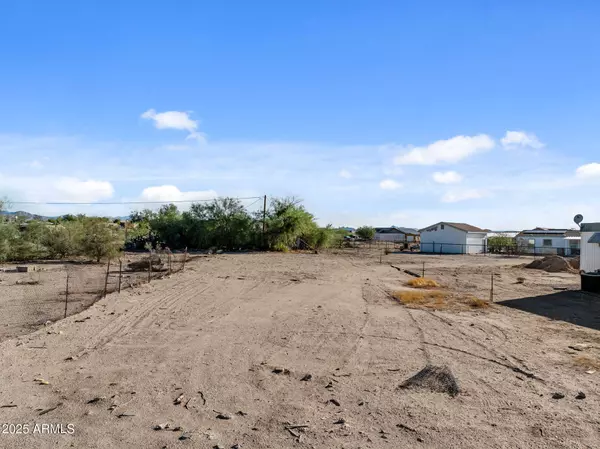 2 E GRIFFIN Street #-, Wittmann, AZ 85361