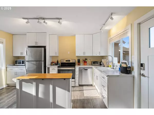 259 S PACIFIC ST, Rockaway Beach, OR 97136