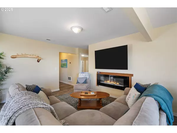 259 S PACIFIC ST, Rockaway Beach, OR 97136