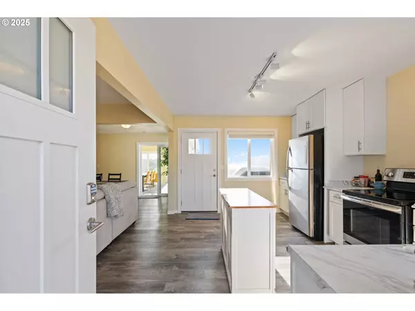 259 S PACIFIC ST, Rockaway Beach, OR 97136