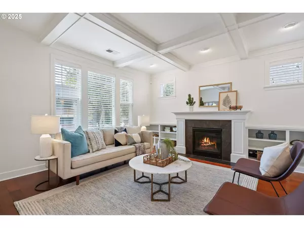 2821 SE SCHILLER ST, Portland, OR 97202