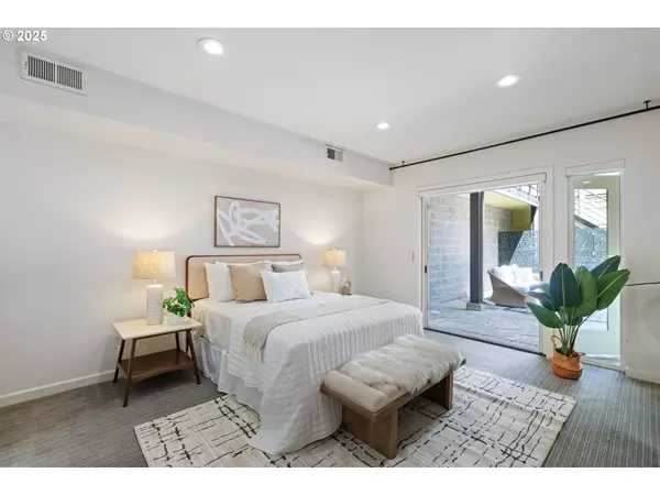 1127 NW IRVING ST, Portland, OR 97209