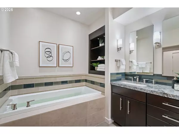 1127 NW IRVING ST, Portland, OR 97209