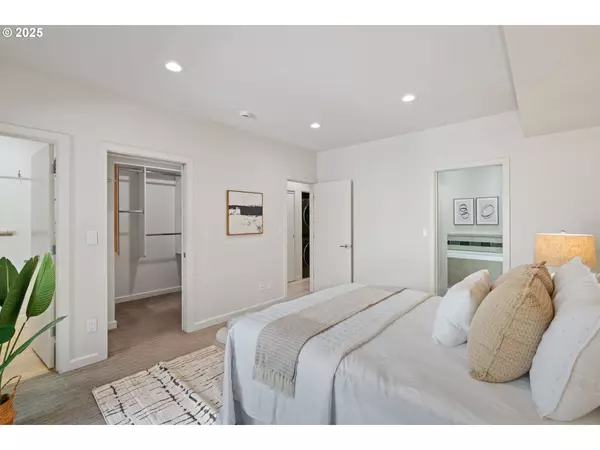 1127 NW IRVING ST, Portland, OR 97209