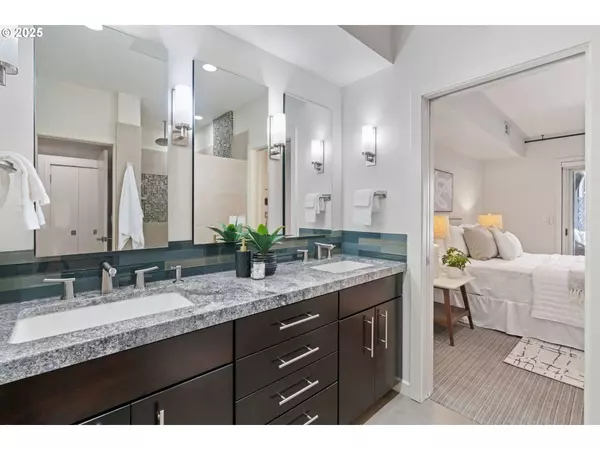 1127 NW IRVING ST, Portland, OR 97209