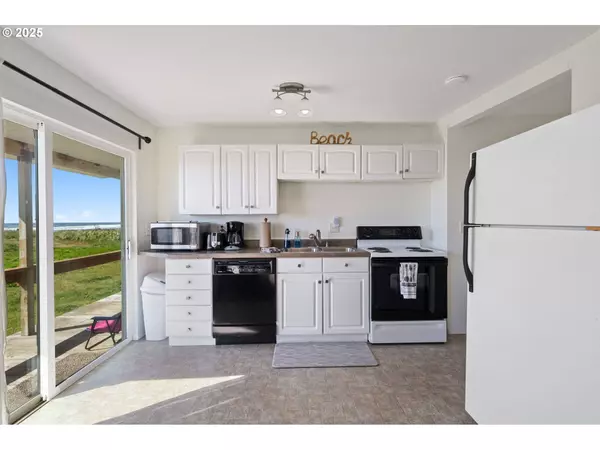 269 S PACIFIC ST, Rockaway Beach, OR 97136