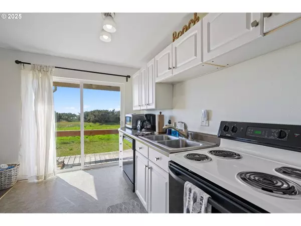 269 S PACIFIC ST, Rockaway Beach, OR 97136