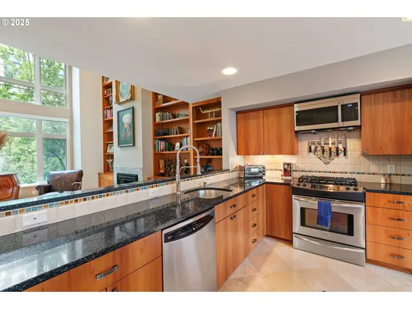 1135 NW IRVING ST, Portland, OR 97209