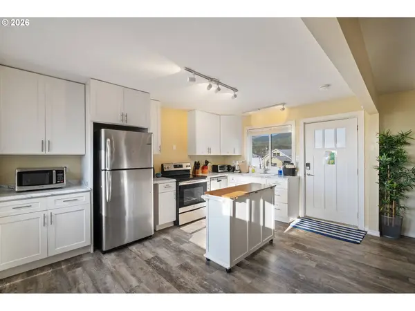 259 S PACIFIC ST, Rockaway Beach, OR 97136