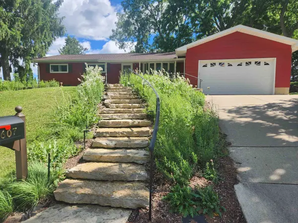 607 8th Avenue, New Glarus, WI 53574