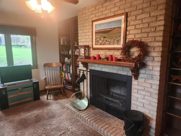 607 8th Avenue, New Glarus, WI 53574