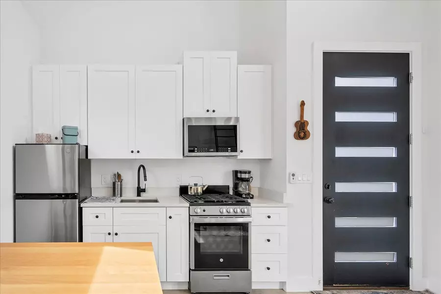 5004 Lott Ave, Austin, TX 78721-2140