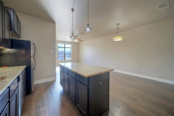 700 Applewood DR #E, Pflugerville, TX 78660