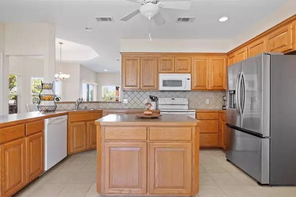 104 Kings Way DR, Cottonwood Shores, TX 78657