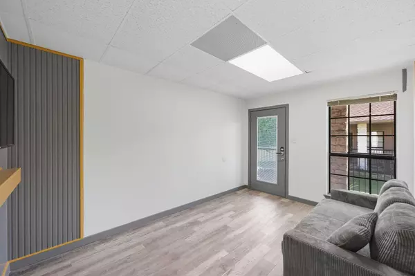 13740 Research BLVD #R Unit 2, Austin, TX 78750