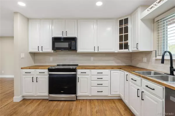 958 S Routt CT, Lakewood, CO 80226