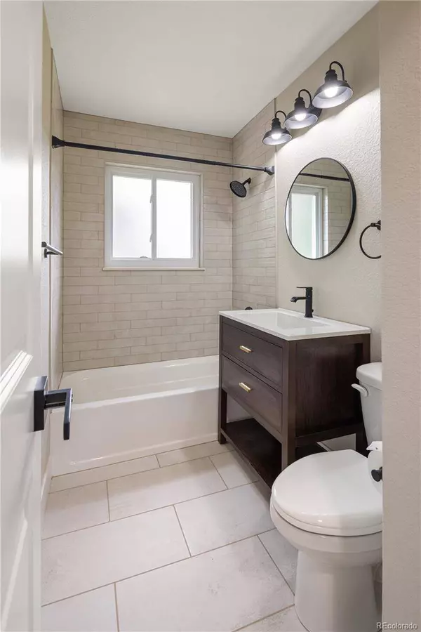 958 S Routt CT, Lakewood, CO 80226