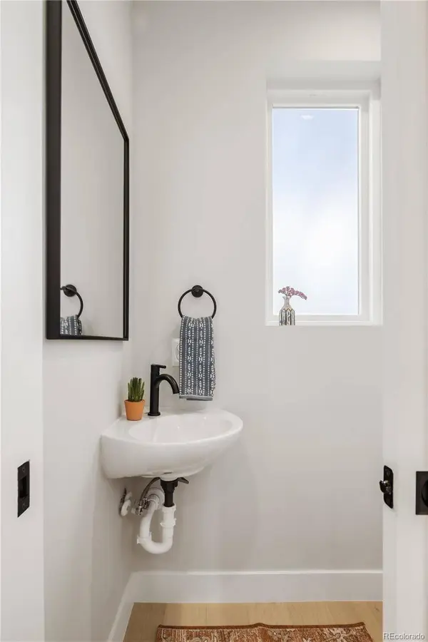 1467 N Locust ST, Denver, CO 80220